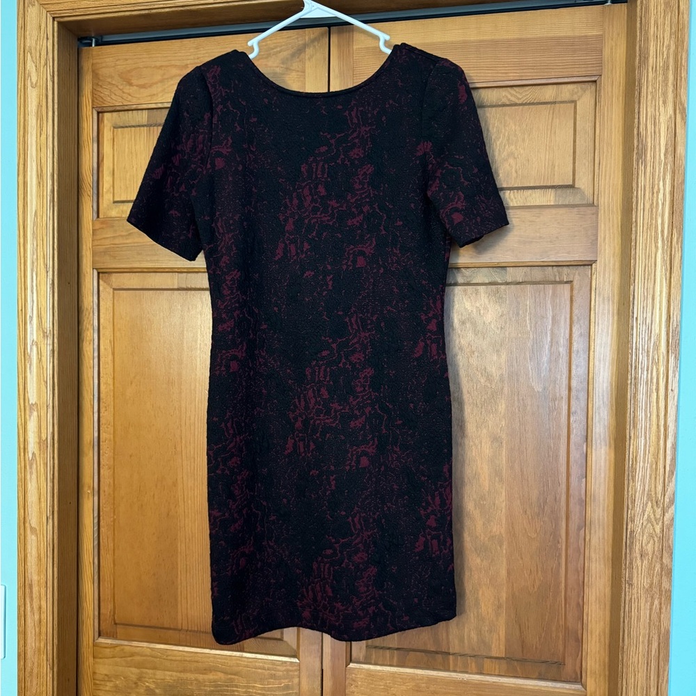 Medium, black and burgundy textured body contour dress with short sleeves